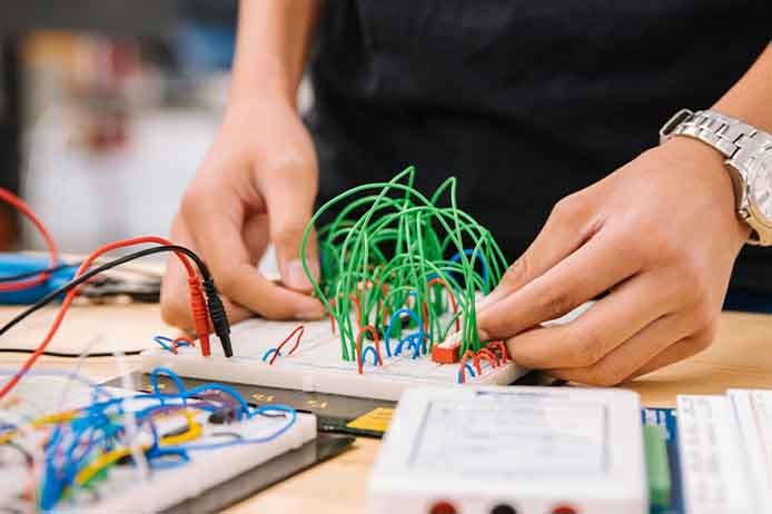 STEMSKILL Support program teaching practical technology skills to youth